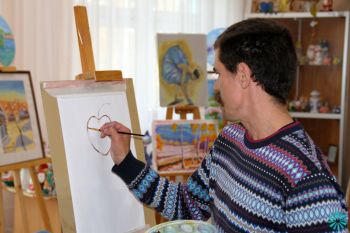 Председатель Совета проживающих провел мастер-класс по рисованию