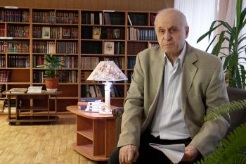 Минуты поэзии. Читает Юрий Белов