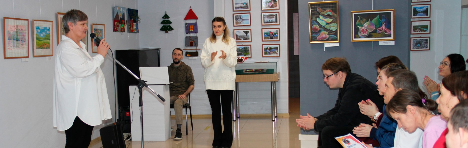 Творческие работы жителей представлены на выставке в Ступино